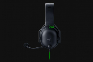 17179811237036-razerblacksharkv2xauricolarecablatoapadiglionegiocareneroverde