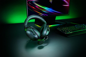 17179811254355-razerblacksharkv2xauricolarecablatoapadiglionegiocareneroverde