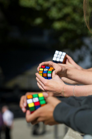 17263404312572-rubiksrubikilcubo3x3invassoioda12pz