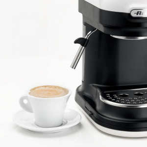 17302187324205-ariete1318modernamacchinapercaffeespressoconmacinacaffeintegratopercaffeingraniemacinatocappuccinatoreperschiumadilatte1filtro1080w800ccbianco